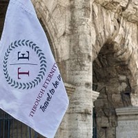 Follow the flag to get the best Colosseum experience!